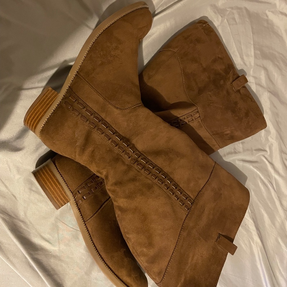 Wide calf boots in brown suede